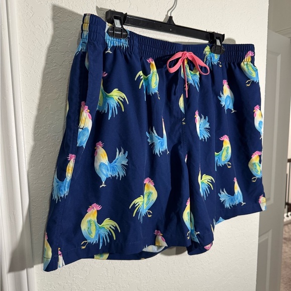 Chubbies The Fowl Plays Dark Blue Rooster 5.5 Inch Inseam Swim Trunks Size XXL - Picture 2 of 7